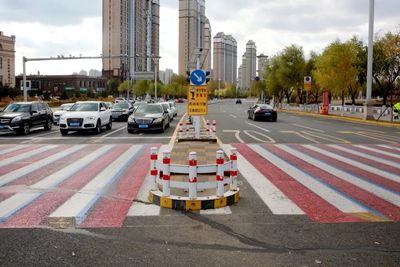 哈爾濱爆閃警示燈 夜間交通安全守護者，點亮回家路