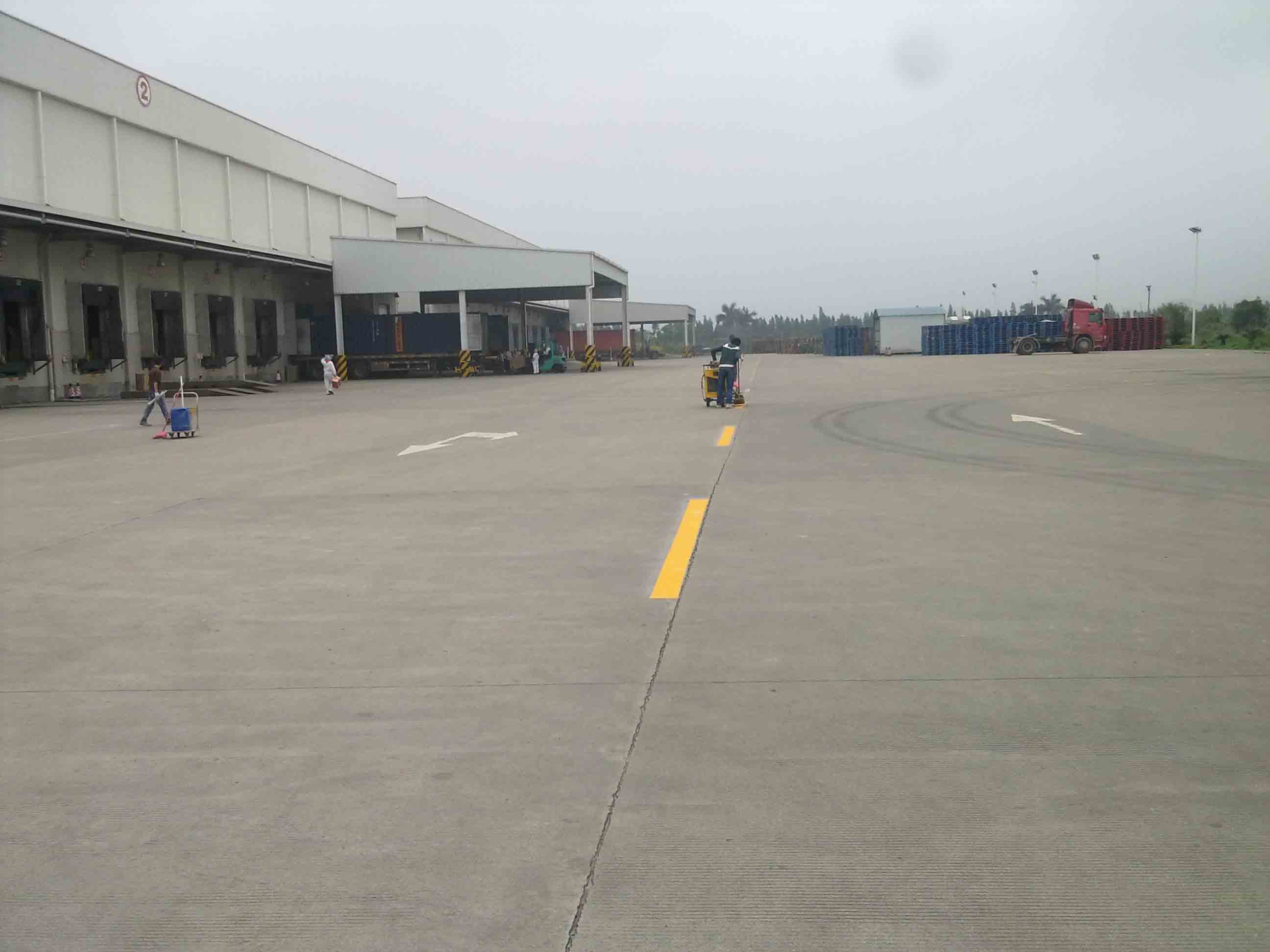 工廠交通安全設施工程 道路劃線、標牌安裝與施工案例解析